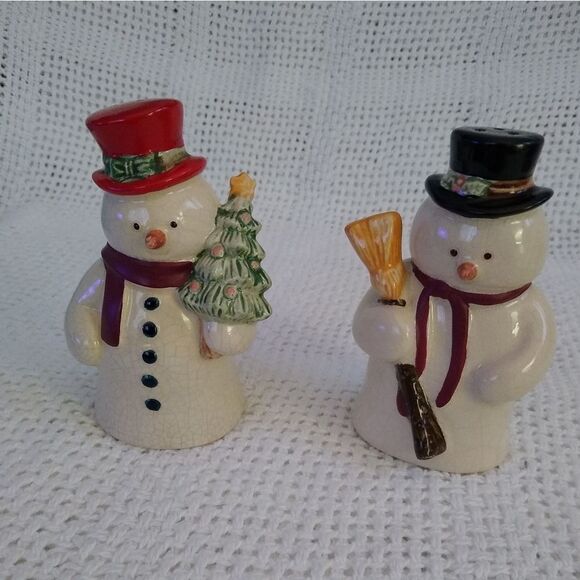 Holiday Set of Snowman Salt & Pepper Shakers • Frosty Christmas Salt & Pepper - Picture 3 of 13